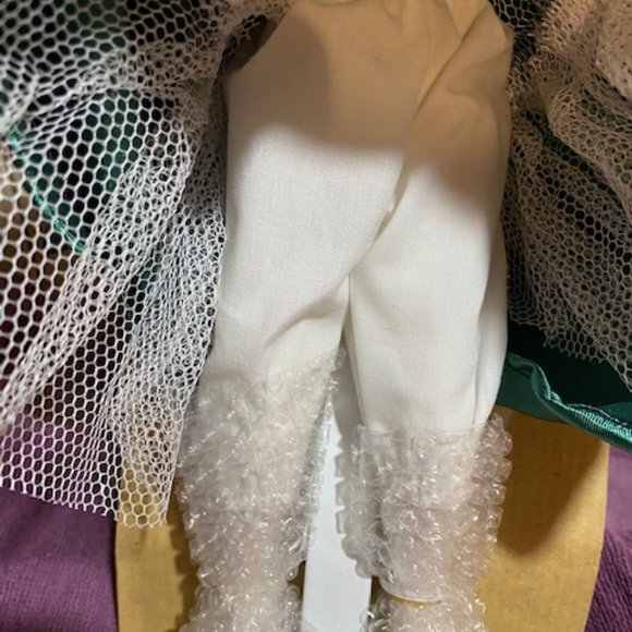 "JADE" Special Memories Holiday Porcelain Doll AVON - Picture 11 of 16